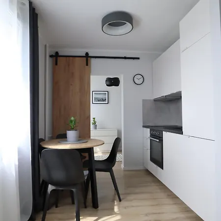 Pure Elegance Apartament גדינייה
